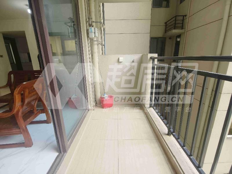 碧桂园凤怡苑出租房阳台