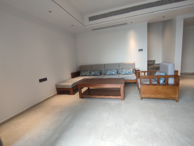 凤语潮鸣苑出租房客厅