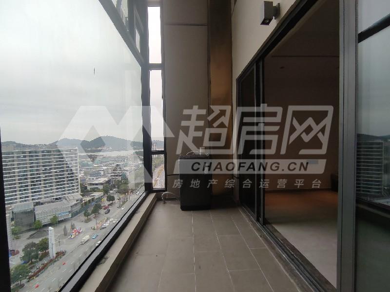 凤语潮鸣苑出租房阳台
