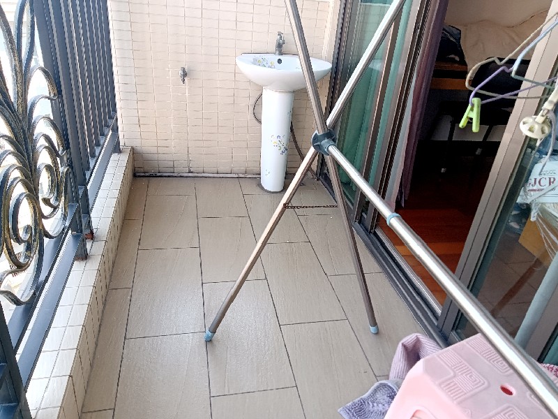 景翠名都出租房阳台