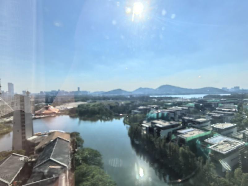 华侨城欢乐海岸广场出租房阳台