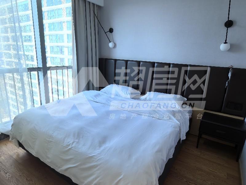 华侨城欢乐海岸广场出租房卧室