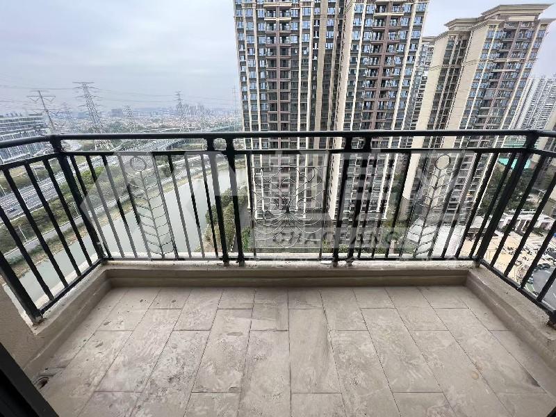 恒大江湾出租房阳台