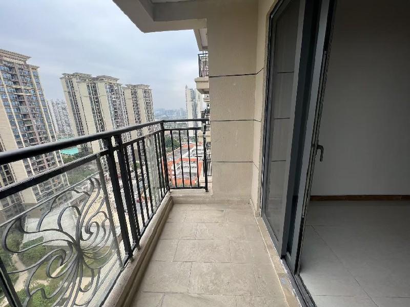 恒大江湾出租房阳台