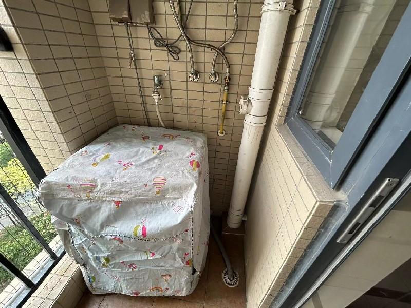 伦教保利中央公园出租房厨房及卫生间