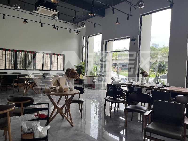 范沙出租房客厅