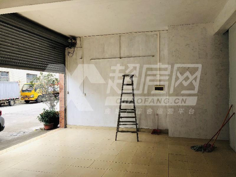 万安出租房客厅