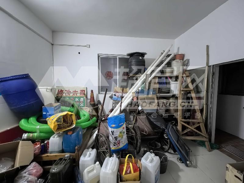 近良居委会出租房客厅