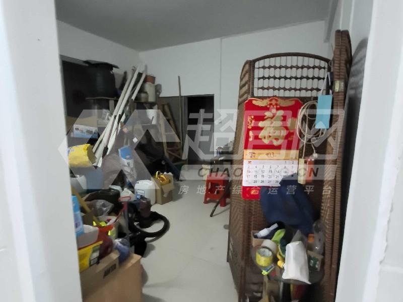 近良居委会出租房卧室