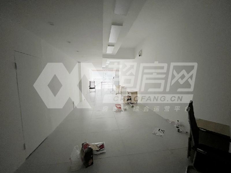 信景花苑出租房卧室