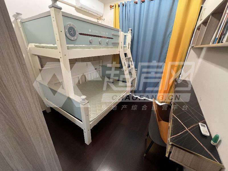 中海雍景熙岸出租房卧室
