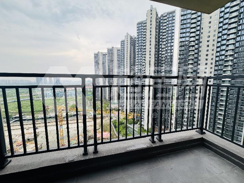 五矿万境水岸出租房阳台