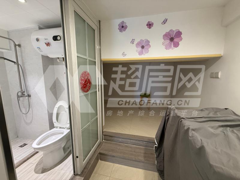 中怡名都广场出租房卧室
