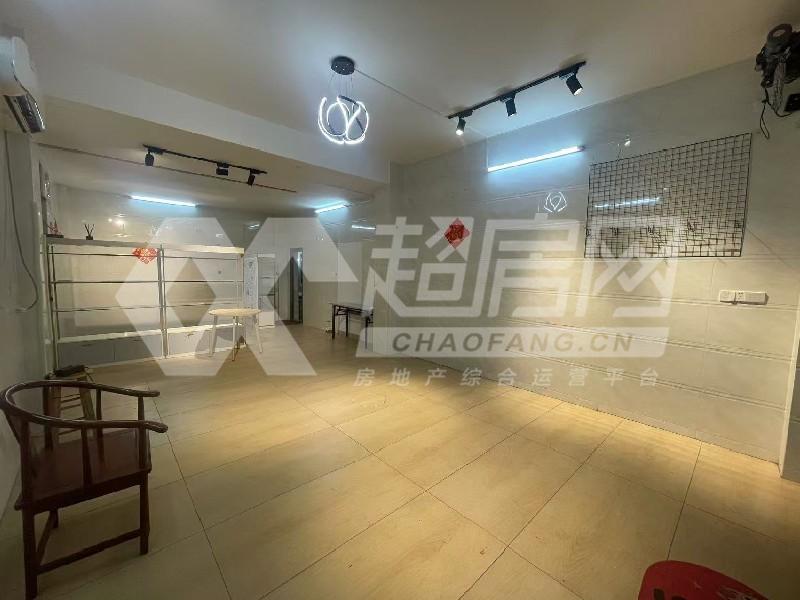 近良居委会出租房客厅
