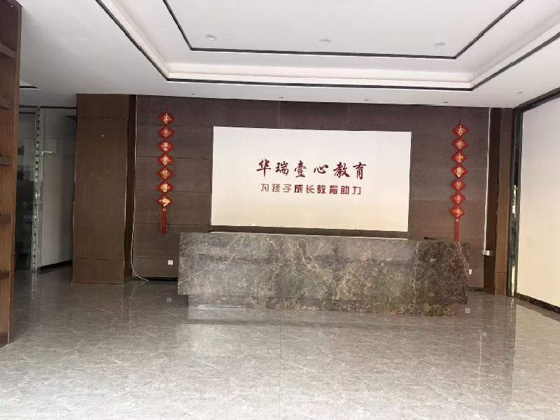 金碧新城出租房客厅