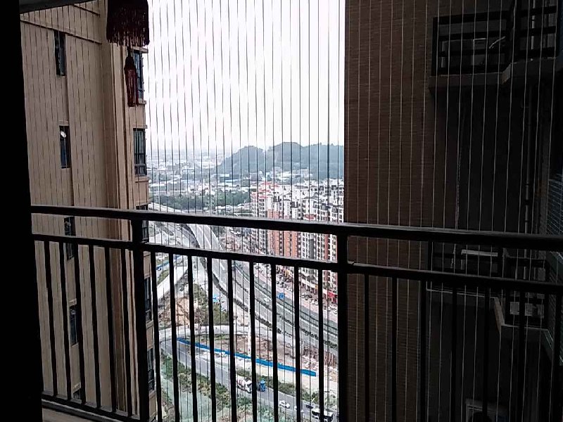 绿地尚品花园出租房阳台