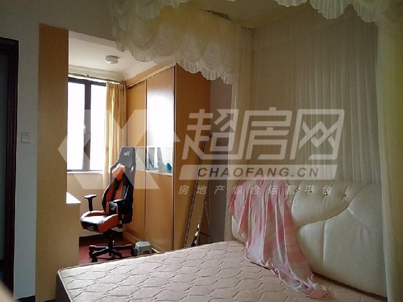 绿地尚品花园出租房卧室