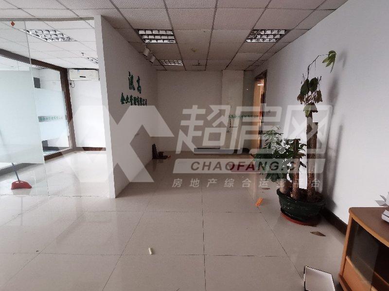 明日广场出租房卧室